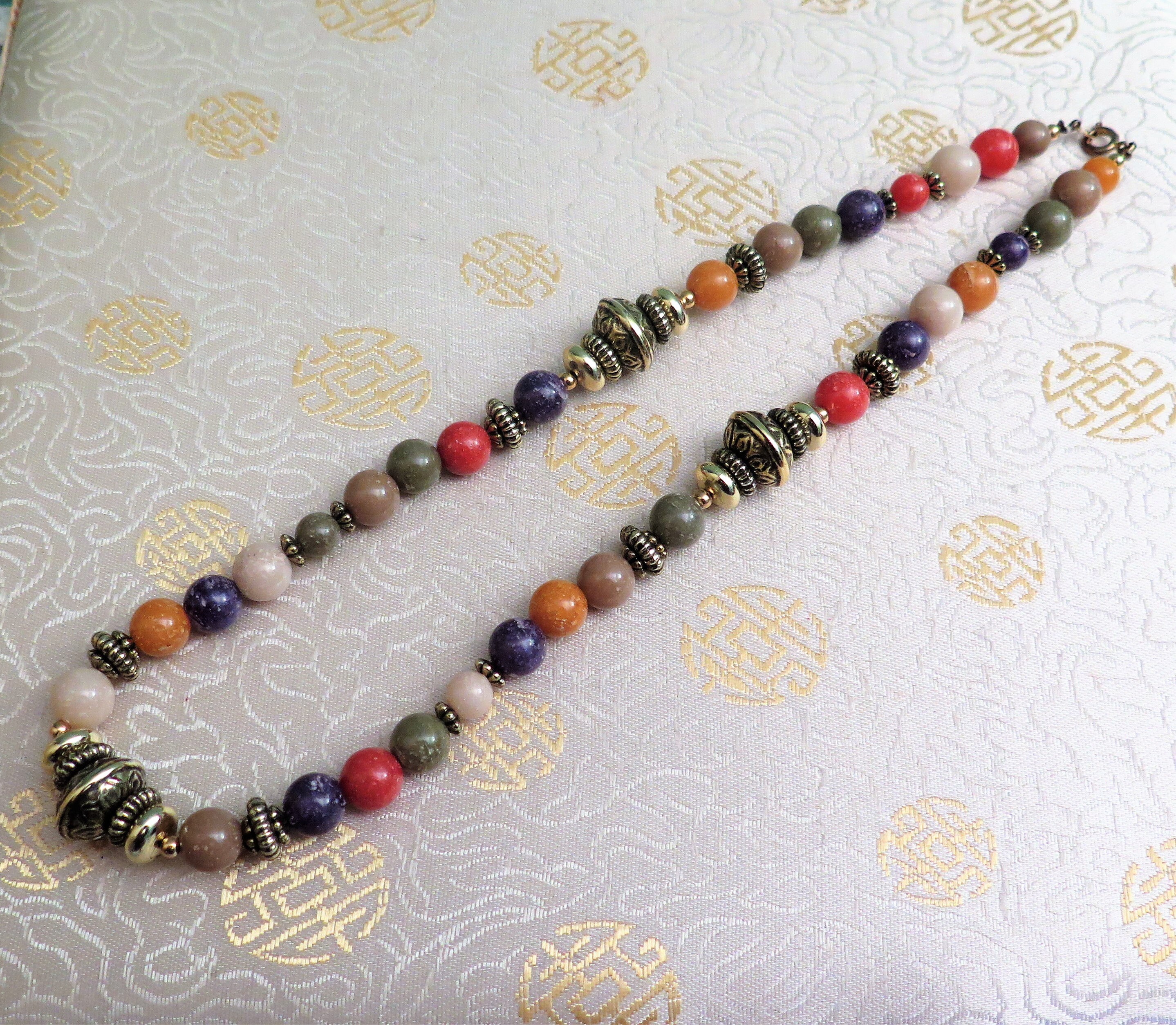 Collier Ethnique Années 80/90 - Perles Résine Beige Et Marron - Longueur Mi-longue - Occasion