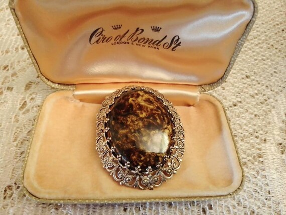 Broche Vintage En Pierre Dure – Métal Argenté – Occasion
