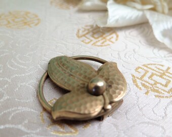Vintage Dress Clip - Dress Clip - Brass Leaf Dress Clip - Hammered Metal Dress Clip - 1930s Dress Clip - Art Deco - Brooch Costume Accessory