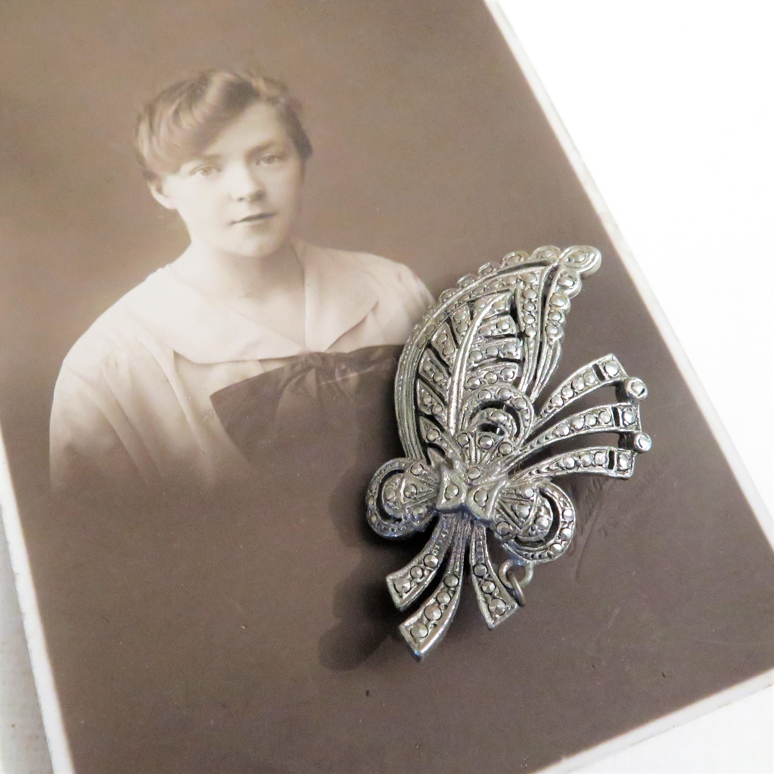 Broche Ancienne Art Déco En Argent Massif Et Marcassite - Feuille Des Années 1930