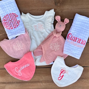 Baby Girl Custom Embroidered Muslin Burp Cloths and bibs / Baby Shower Gift / Monogram and Name Personalized / Muslin Burp Cloths / Newborn
