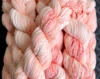 Seaside Collection | Conch Shell | Worsted | Tonal | Wool | Hand-dyed | Pinky-Peach