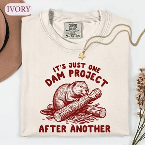 Es solo un proyecto de represa tras otro. Camiseta divertida de castor, unisex. Camiseta gráfica divertida "Proyecto tras proyecto".