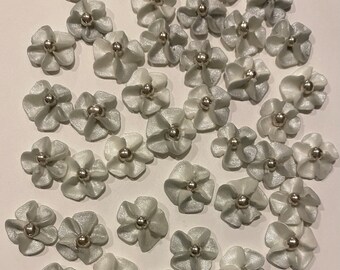 Silver Royal Icing Flowers with Silver Dragees (50)