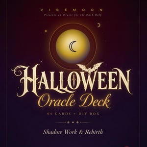 Puede incluir: Una cubierta de mazo de oráculo de color púrpura oscuro con el texto VIBE MOON Presents an Oracle for the Dark Half, HALLOWEEN Oracle Deck, 44 CARDS + DIY BOX, y Shadow Work & Rebirth. Se ven una luna amarilla brillante, un murciélago y un sello rojo.