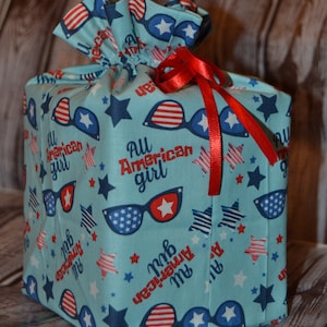 Capa para caixa de lenços de papel feita à mão com design de All American Girl em vermelho, branco e azul