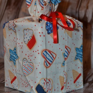 Capa de caixa de lenços de papel com design de cupcake/sorvete vermelho, branco e azul feito à mão