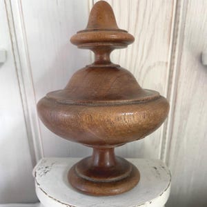 Antieke Franse houten kruisbloem Mooie gedraaide houten meubelversiering