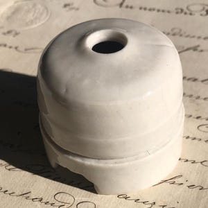 Antique 1930&#39;s French Porcelain Ceiling Rose Light Fitting China Chandelier Pendant wire in