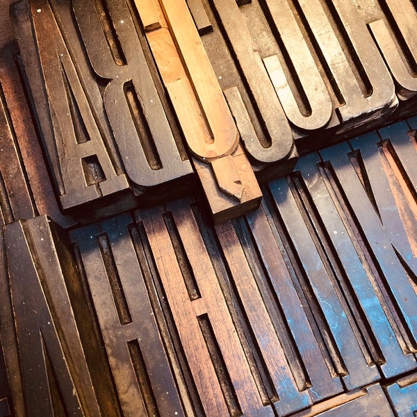 Antike französische Letterpress-Buchstaben AUSWAHL aus Alphabet-Holzdruckblöcken