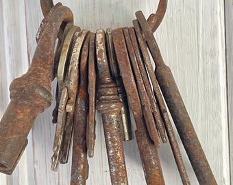 Conjunto de pequeñas llaves francesas vintage para armario, cofre, caja o joyero.