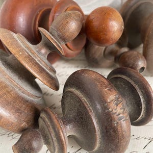 Lote de remates de madera antiguos franceses, adornos de madera torneada para muebles, para reparar.
