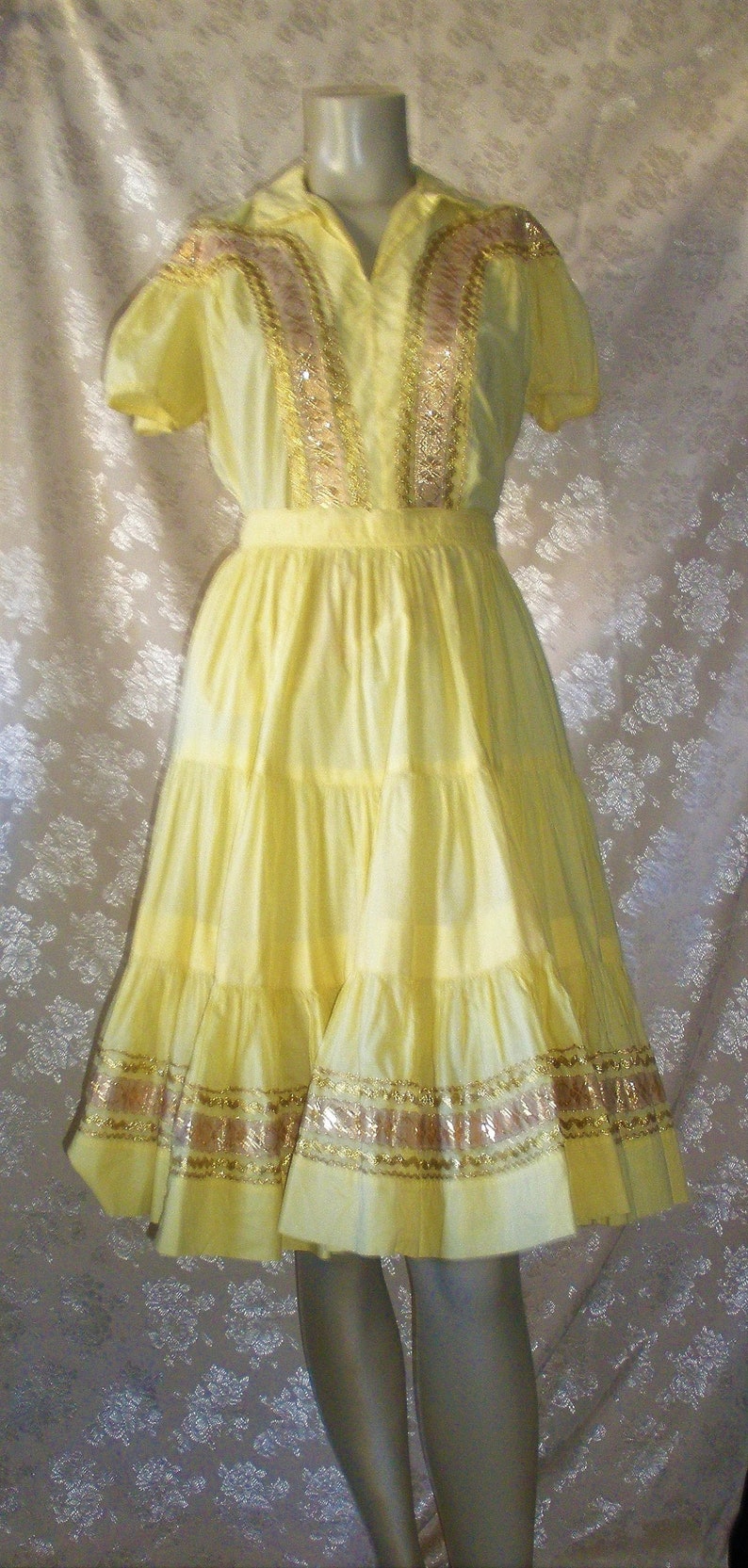 Vintage 1950s Patio Retro Rockabilly Pinup Womens Clothing 2 Piece Skirt /& Top Set Yellow Gold Ric Rac Trim Mexican inspired Southwestern