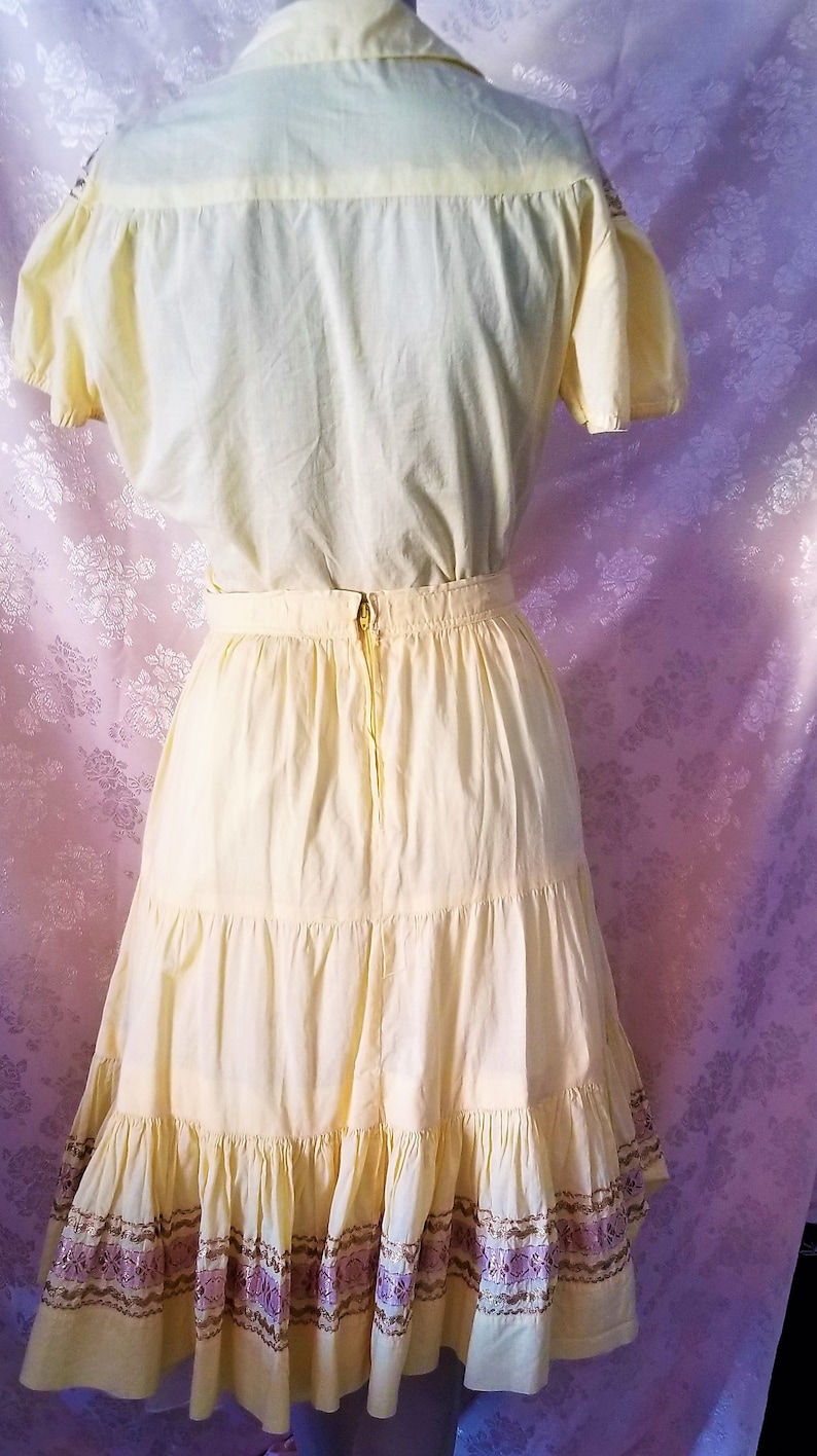 Vintage 1950s Patio Retro Rockabilly Pinup Womens Clothing 2 Piece Skirt /& Top Set Yellow Gold Ric Rac Trim Mexican inspired Southwestern