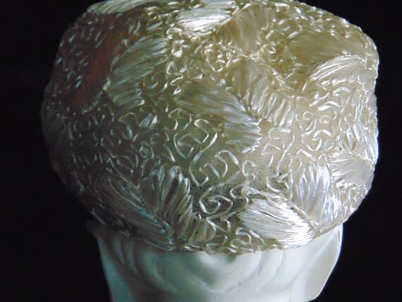 1940s Leslie James Designer Cloche White Brocade … - image 3