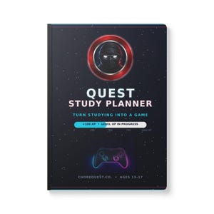 Könnte beinhalten: Ein dunkelblauer Lernplaner mit sternenhintergrund und einem Ninja-Symbol in einem roten Kreis. Der Text lautet QUEST STUDY PLANNER, TURN STUDYING INTO A GAME, +100 XP, LEVEL UP IN PROGRESS, CHOREQUEST.CO. und AGES 13-17, mit einer Spielcontroller-Grafik.