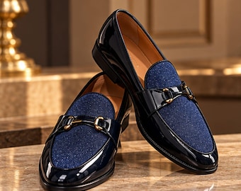 Handgemaakte marineblauwe lakleren loafers met gouden paardenbitdetails (formele trouwschoenen)