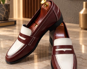 Handgemaakte bordeauxrode ivoorkleurige leren penny loafers, tweekleurige formele geklede schoenen