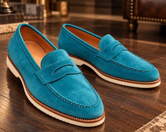 Handgemaakte turquoise suède penny loafers, luxe leren instapschoenen