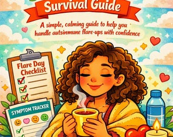 Könnte beinhalten: Eine digitale Illustration mit dem Titel Autoimmune Flare-Up Survival Guide, die eine in eine gelbe Decke gehüllte Person mit einer dampfenden Tasse zeigt. Enthält eine Checkliste, einen Symptom-Tracker, eine Wasserflasche und eine Kerze.