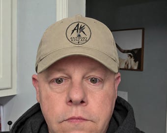 Gorra de béisbol con logo circular de AK / Gorra roja bordada