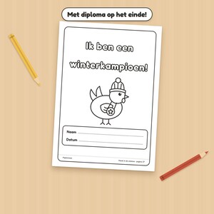 Puede incluir: Una hoja imprimible blanca con el texto 'Met diploma op het einde!' en la parte superior y 'Ik ben een winterkampioen!' debajo. Incluye un dibujo lineal de un p&aacute;jaro con un gorro de invierno y una medalla, con l&iacute;neas para 'Naam' y 'Datum'.