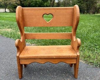 Panca a forma di cuore in legno stile rustico vintage, sedia per bambini, supporto per piante, stile fattoria.