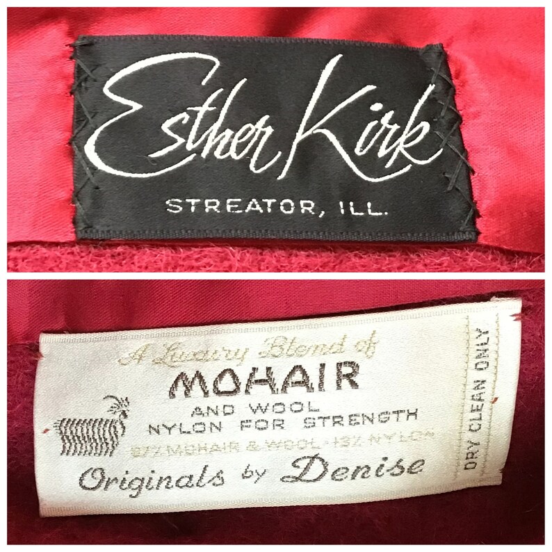 Puede incluir: Primer plano de una etiqueta blanca con texto negro que dice "A Luxury Blend of Mohair and Wool Nylon for Strength 87% Mohair & Wool 13% Nylon Originals by Denise" con una peque&ntilde;a ilustraci&oacute;n de cabra. La etiqueta est&aacute; unida a una tela roja con las palabras "Esther Kirk Streator, Ill." en una etiqueta negra.