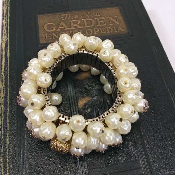 Vintage Chunky Faux Pearl Expandable Cuff Bracele… - image 4