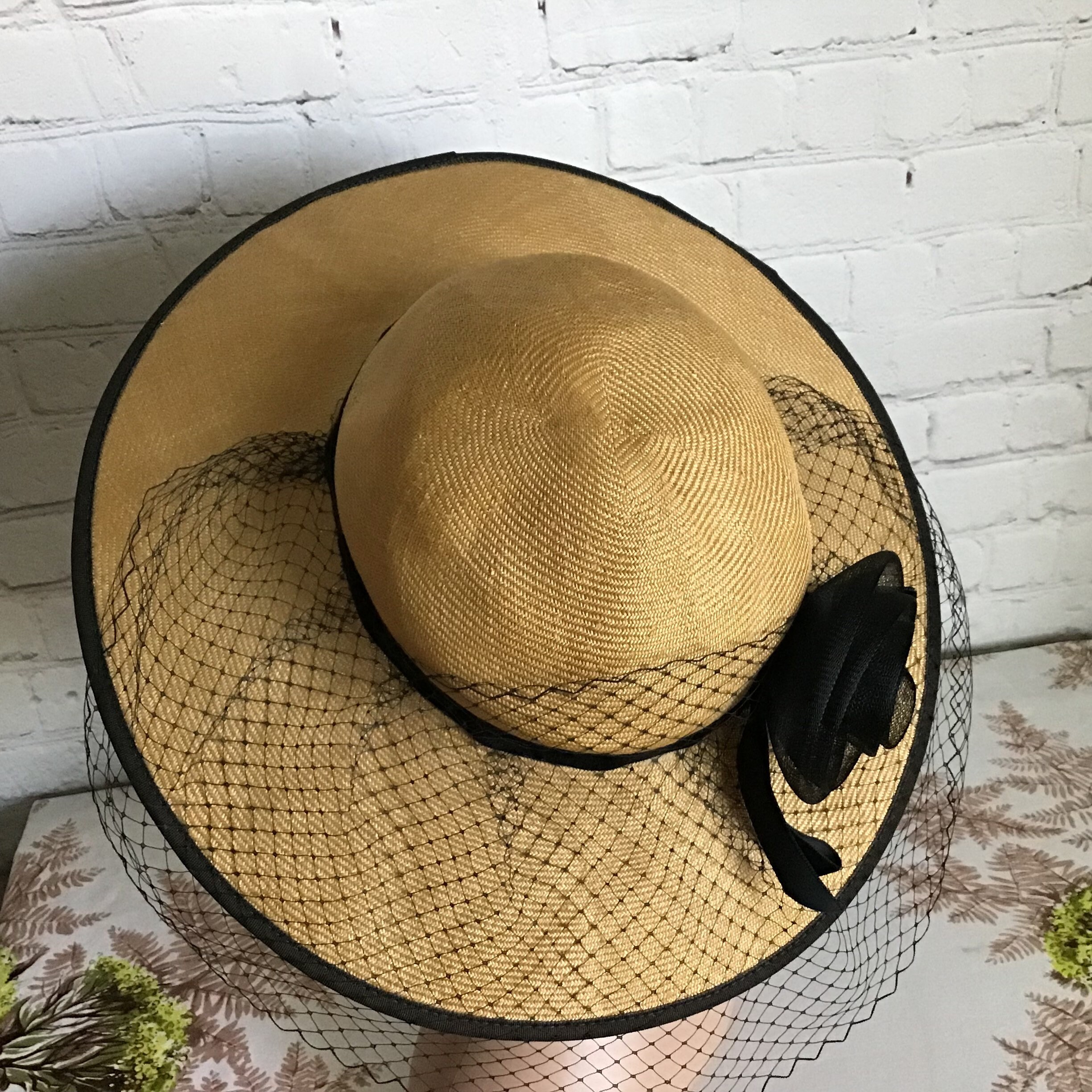 ?HP?VTG 1970s Natural & Black Corn Straw Rolled Brim Hat by Betmar USA Vintage Betmar Wide Brim Straw Hat Natural Woven With Black  main image 2