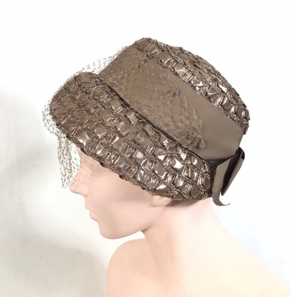 Vintage Cloche-Style Hat & Matching Grosgrain Ribbon Band Vintage Union Label Cloche Style Brimmed Hat With Grosgrain  main image 3