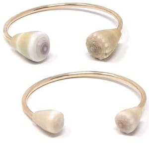 Bracciale rigido con conchiglia a cono