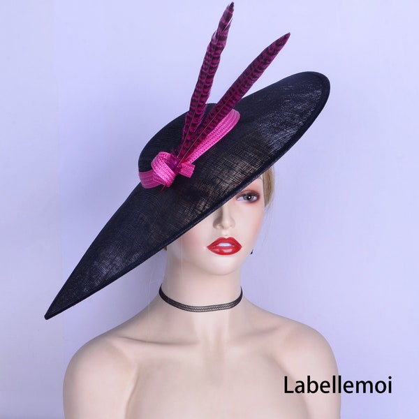 Exclusif très grand chapeau derby noir Kentucky fuchsia fuchsia sinamay fascinator soucoupe hatinator mariage royal mère de la mariée église