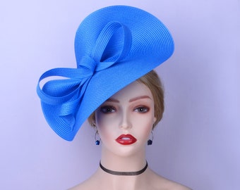 Exclusiver Blauer Fascinator Hellblau großer Unterteller Hatinator Kirche Derby Ascot Hut Hochzeit Hut Tea Party Mutter der Braut Geschenke