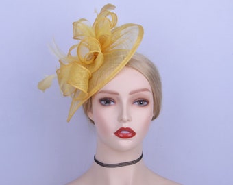 NEU Gelber Sinamay Fascinator Stirnband Teardrop Hatinator mit Federn, ideal für Kentucky derby Ascot Rennen Royal Wedding, Tea Party