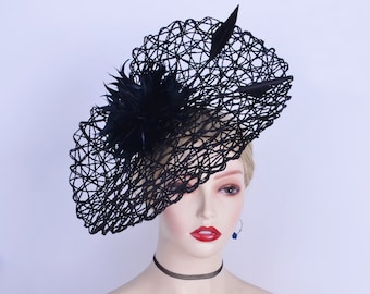 New Black Fascinator Feder Große Untertasse Hatinator Woven Muster Derby Hut Kirche Ascot Hochzeit Teeparty Mutter der Braut Abschlussball Geschenk