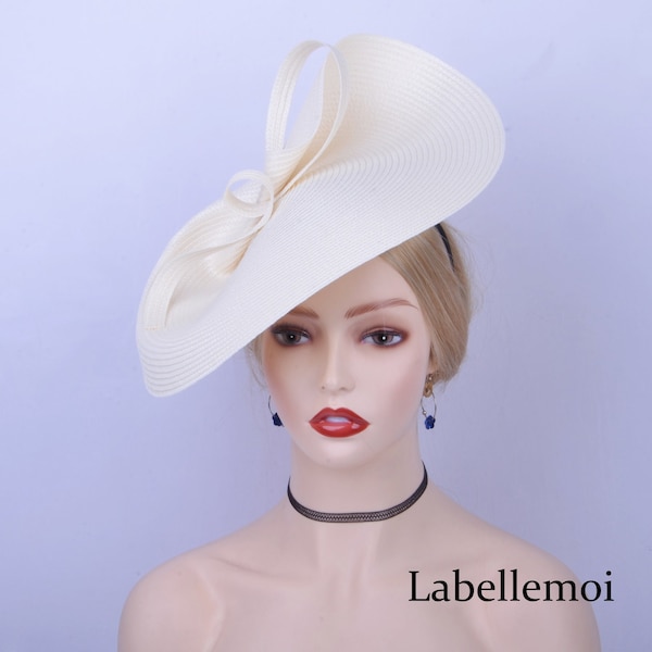 Exclusif Ivoire fascinateur grande soucoupe hatinator Derby chapeau église Ascot mariage Royal chapeau Tea Party chapeau mère de la mariée Pâques