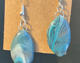 Orecchini in argilla polimerica a forma di diamante blu