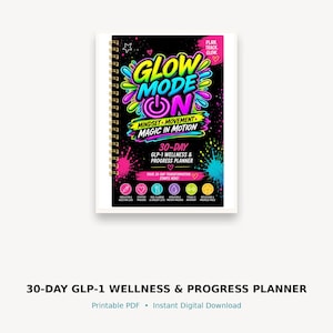 Op de afbeelding: Een spiraalgebonden 30-daagse GLP-1 welzijns- en voortgangsplanner met een zwarte kaft, voorzien van neontekst met GLOW MODE ON, MINDSET MOVEMENT MAGIC IN MOTION en iconen voor medicatie, symptoomregistratie, maaltijdplanning en fitness.