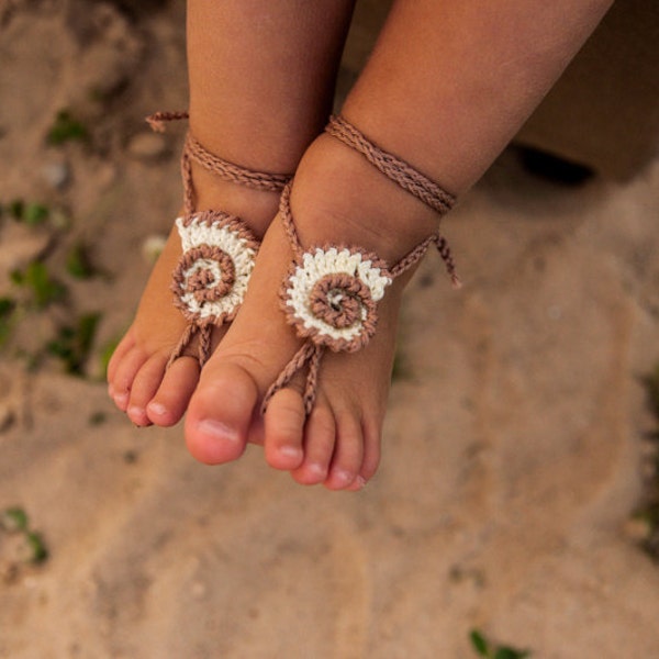 Seashell Crochet Baby Barefoot Sandals, Baby Foot accessories, Baby Photo prop, Beach Pool Anklet, Lace Sandals, Tan barefoot sandals