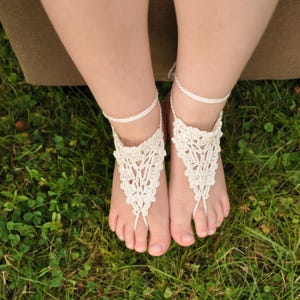 Flower girl barefoot sandal Crochet Toddler Barefoot Sandals Girl Foot accessory Photo prop Beach Anklet Lace Sandals Your choice of color