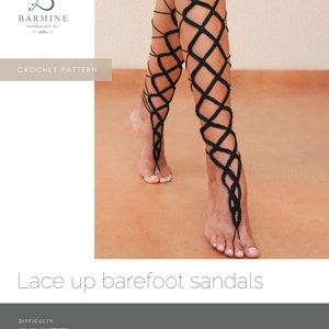 Può includere: Sandali nudi in pizzo all'uncinetto nero. Il modello è solo per uso personale e non a scopo di lucro. Non è possibile vendere alcun articolo realizzato da questo modello. Non utilizzare le foto nei tuoi annunci. Si prega di dare credito quando si condividono le proprie creazioni!
