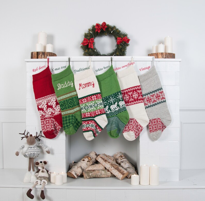 Calze di Natale personalizzate Maglia Rosso verde, Calze famiglia, Regalo di Natale unico, Calze tradizionali in lana fatte a mano, Nordico immagine 10