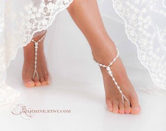 Sandales aux pieds nus perlés Bijou de pied nuptiale Strass et perle Plage mariage Sandales aux pieds nus Accessoire mariée Bijoux de pied