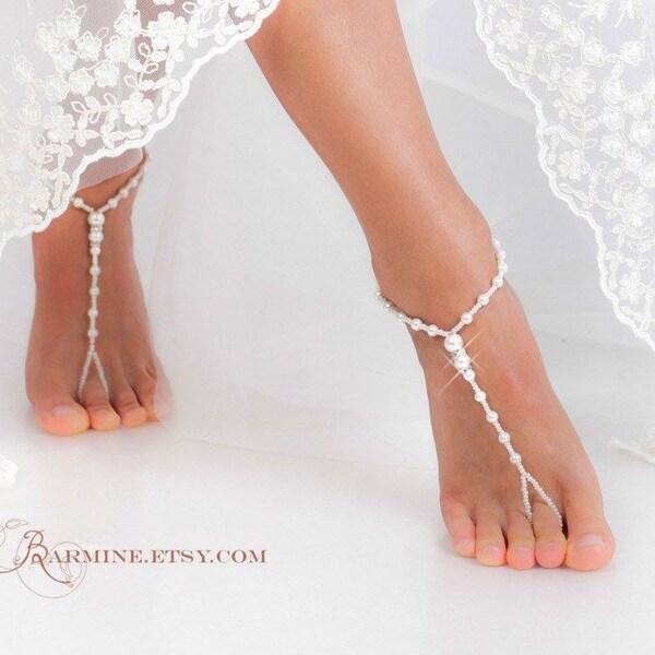 Sandales aux pieds nus perlés Bijou de pied nuptiale Strass et perle Plage mariage Sandales aux pieds nus Accessoire mariée Bijoux de pied