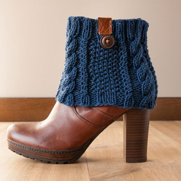 Poignet bleu marine avec bouton en cuir et en bois, Cable Knit Boot Topper, Chaussettes de bottes, Faux chauffe-jambes, Mérinos, Surmatelas de bottes, Poignets de bottes