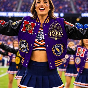 Individuell gestaltete, kurze Collegejacke für Damen, bauchfreie Cheerleader-Jacke mit Chenille-Patches, Direktstickerei, ideales Geschenk für sie