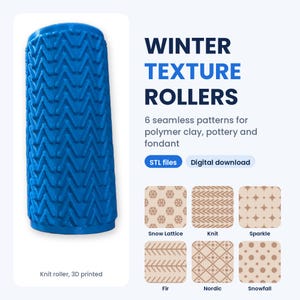 Puede incluir: Un rodillo de textura cilíndrico azul impreso en 3D con un patrón de punto en relieve. El texto dice WINTER TEXTURE ROLLERS, 6 seamless patterns for polymer clay, pottery and fondant, STL files, Digital download, Snow Lattice, Knit, Sparkle, Fir, Nordic, Snowfall.