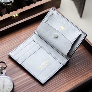 Portefeuille de luxe pour homme en python naturel, à deux volets | Fait main | Portefeuille personnalisé