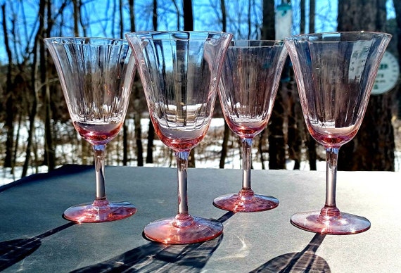 アメリカンヴィンテージ　ピンク彫り模様ユニークシェイプワイングラス５つ　Footed Stemmed Tall Sherbert / Small Wine Pink Depression Clear Etched Leaves Vintage Pink Stem Liquor Glasses, Twisted Pink Stem, Pair of 2 - Etsy